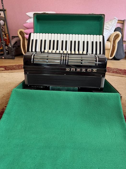 Продається легендарний акордеон Hohner Morino 4n