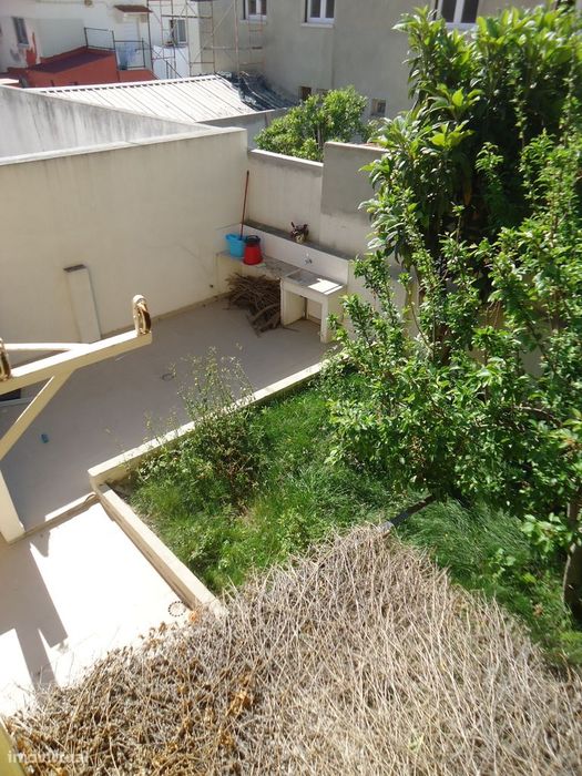 T2 em Olivais com jardim e cozinha separada