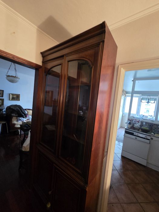 Louceiro com porta de vidro