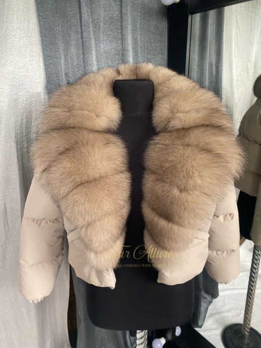 Жіночий короткий бежевий пуховик з натуральним хутром песця. 42-54 рр.