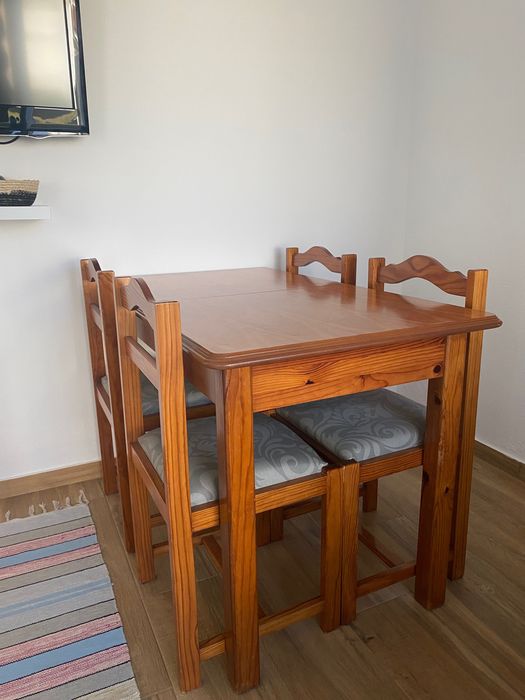 Mesa com 4 cadeiras Madeira