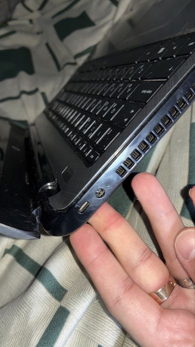 Hp 15,6 AMD A8-6410 8gb озу SSD 512 гб