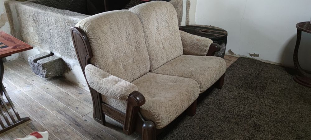 Sofá de 3 lugares e um sofá de 2 lugares