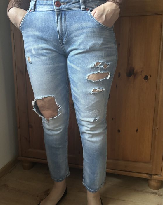 Jeansy z dziurami Zara r.M