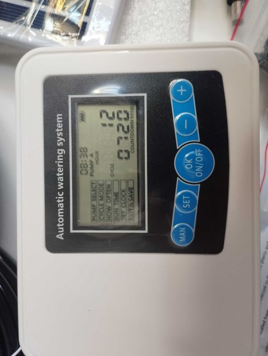 Pequeno sistema de rega automática com painel solar