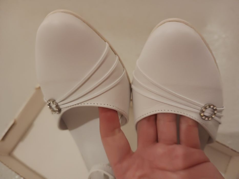 Buty  białe firmy Glowikar r. 36