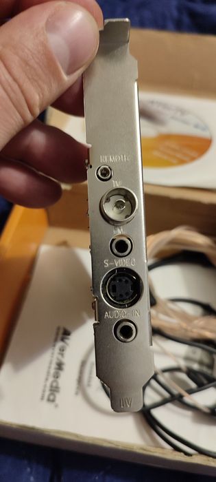 Продам тюнер TV тюнер AVerMedia AVerTV Super 007