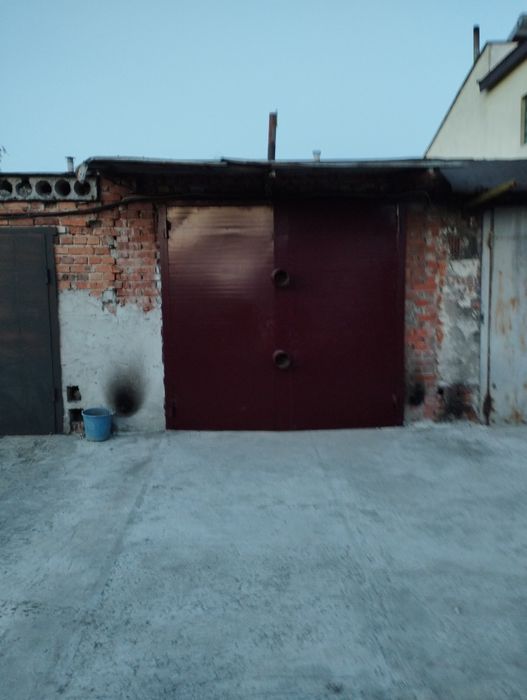 Оренда гаража під склад та автомобіль.