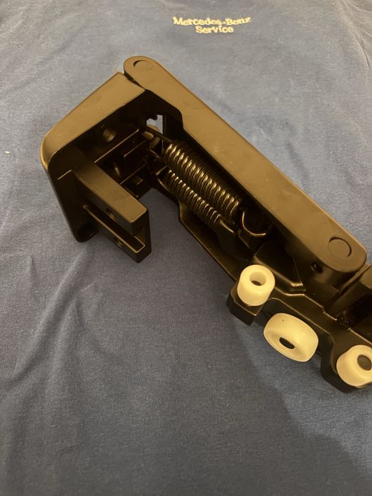 Dobradiça porta lateral Mercedes MB100