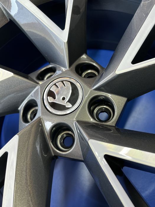 Новий Диск R19 5x112 Skoda Superb Sport Line 8x19 et44 3v0601025ap