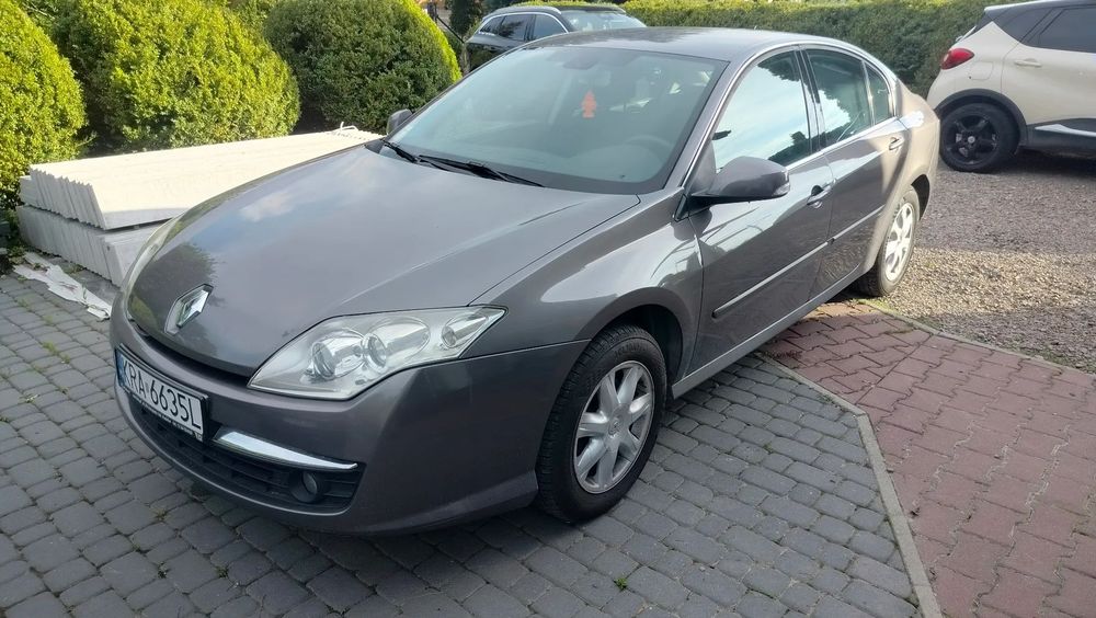 Renault Laguna Renault Laguna III Run Tech 2.0 16V Ethanol 140 KM | 2010 | 180 449 km
