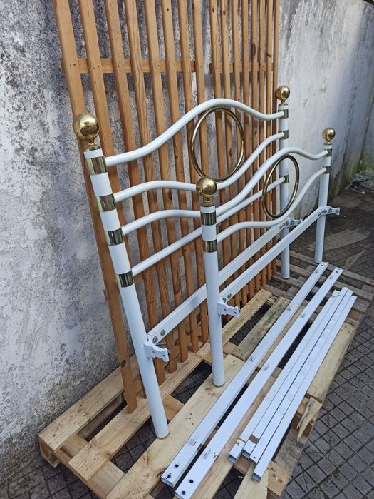 Cama de casal em ferro