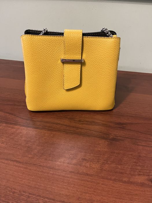 Жовта шкіряна сумка через плече,