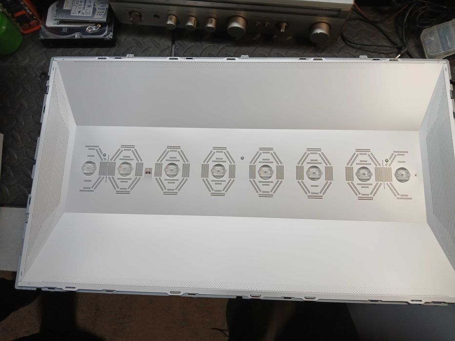 PEÇAS - TV LED 32" - LG 32LK510BPLD - com Ecrã Danificado!!