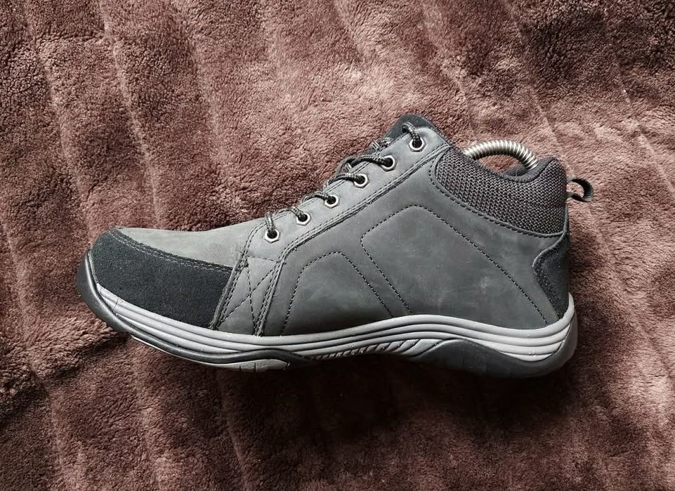 Черевики clarks gore tex 

Розмір по бірці:  41р

Замір по стельці: 27