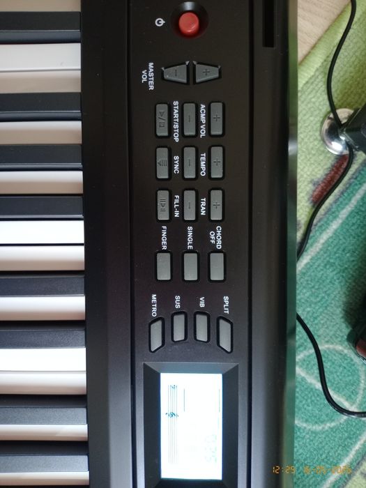Nowy keyboard + statyw+ siedzonko