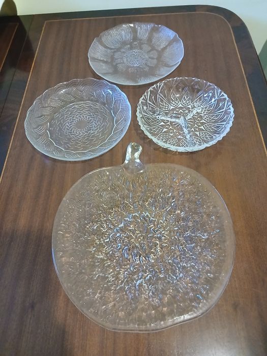 Pratos vintage em vidro