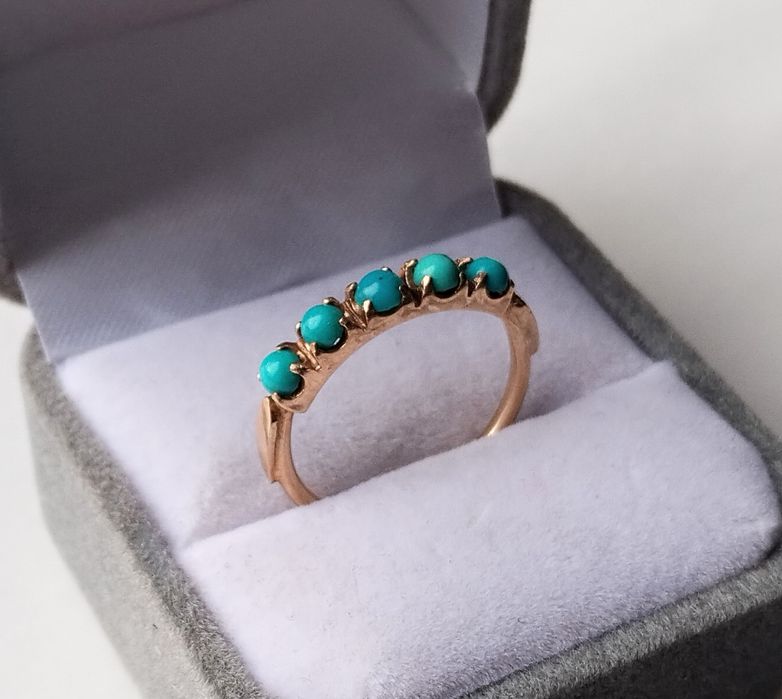 Piękny złoty pierścionek Warmet z turkusami. PRL.