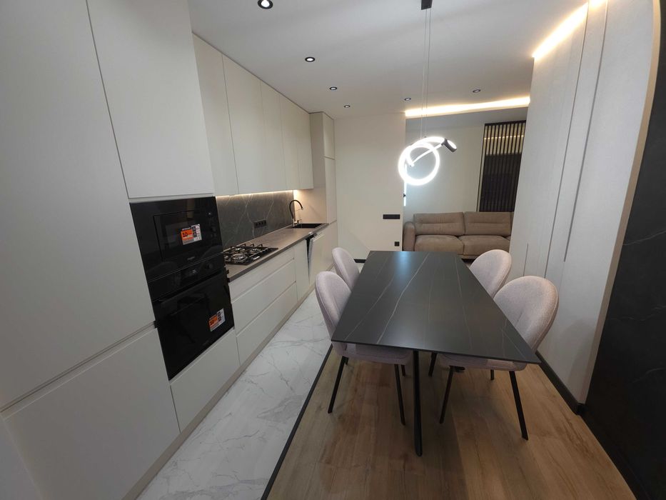 Центр, кухня-вітальня та дві окремі кімнати | Княгинин, техніка+меблі