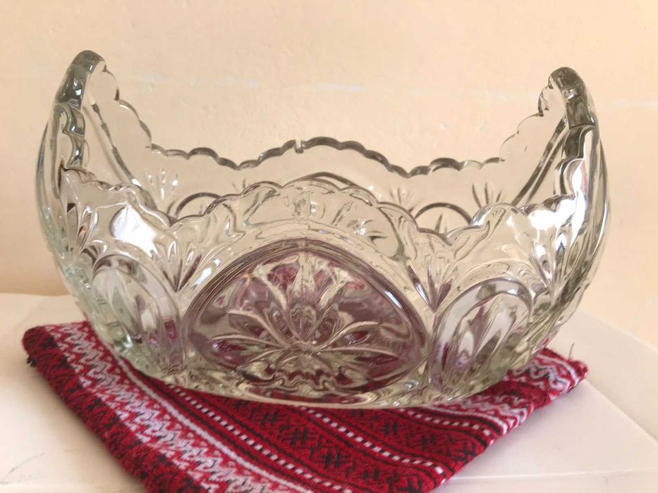 Кришталева тура (салатниця)