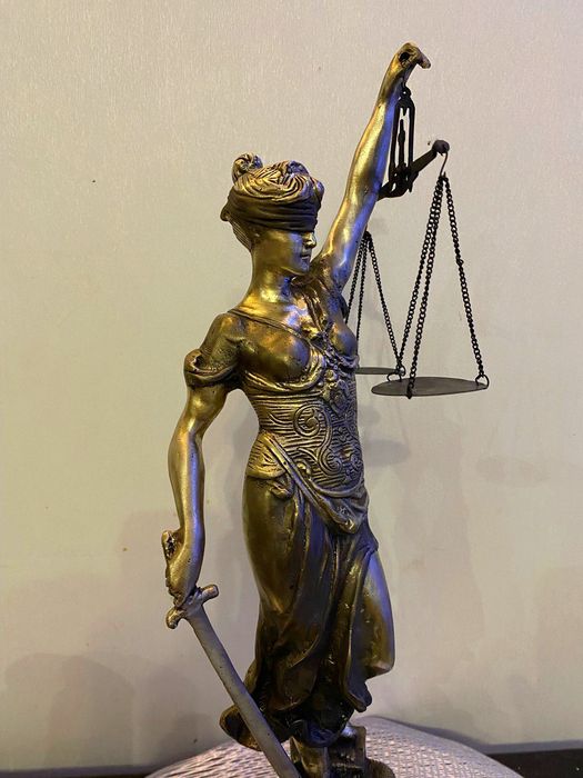 Бронзова скульптура Феміда (Богиня правосуддя)
Продам бронзову скульпт