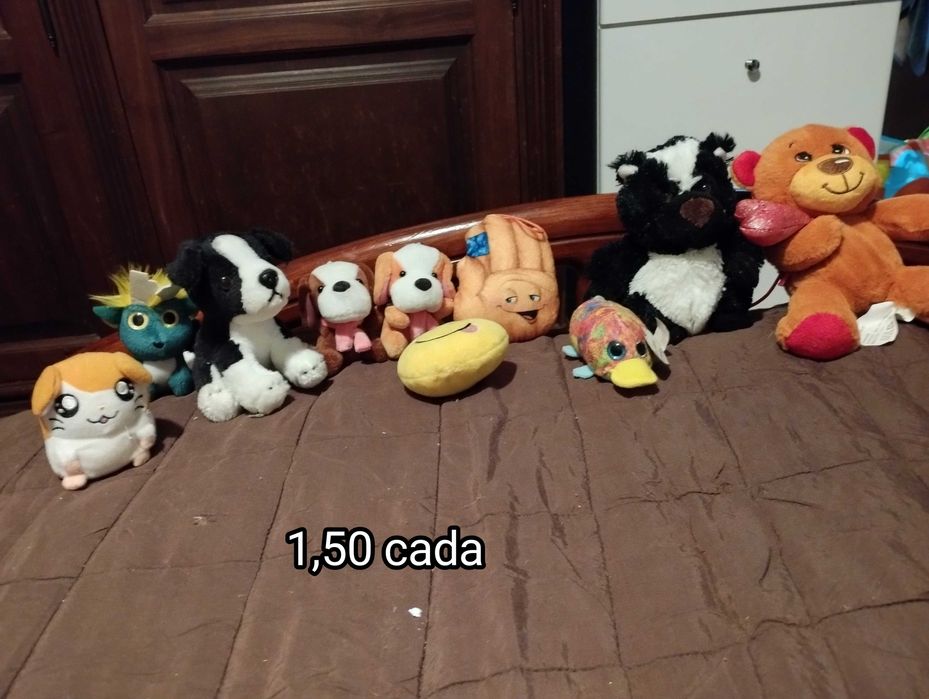 Vários peluches fofos