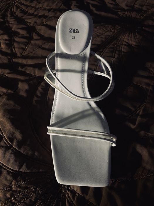 ПРОДАЮ нові босоніжки «Zara» - не ношені, розмір 38.