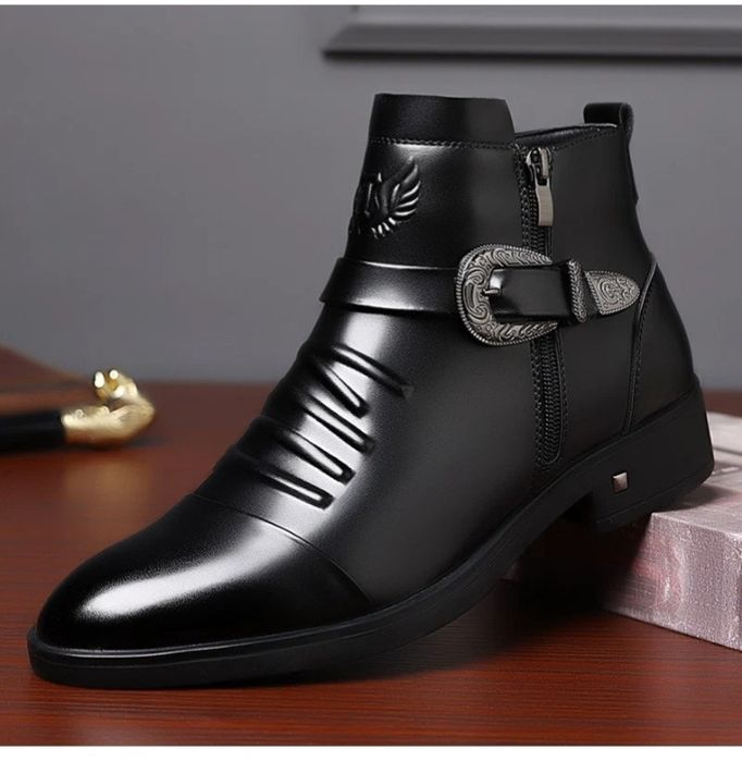 Novo Botas de homem de cano curto com bico fino,