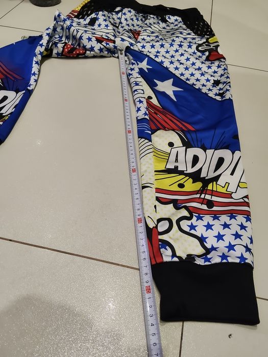 Spodnie adidas komiksowe Rita Ora