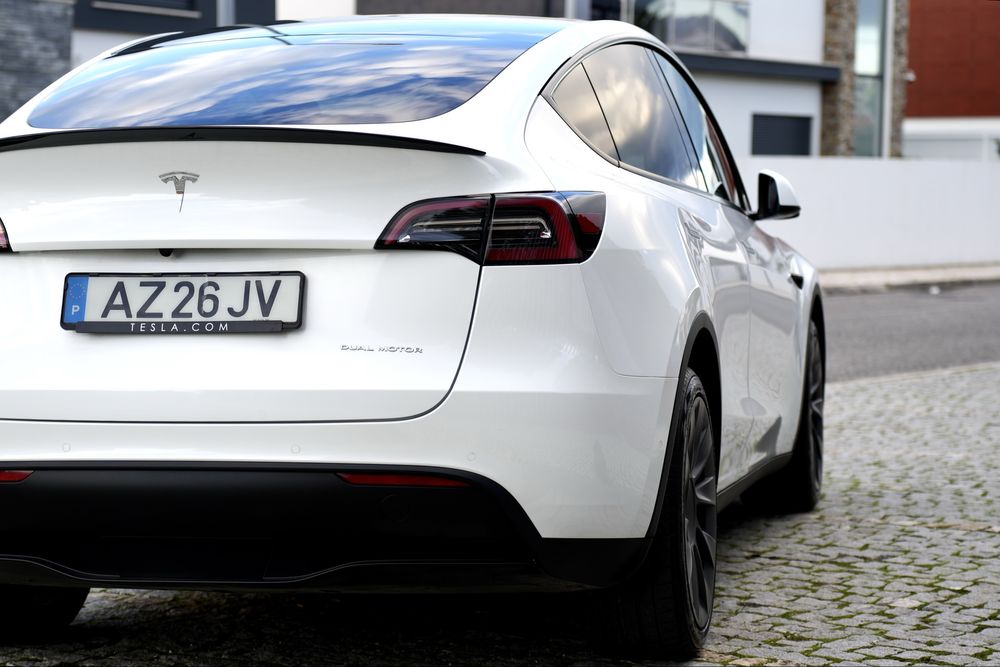 Tesla Model Y longe Range Dual Motor