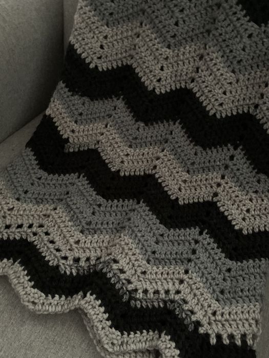 Koc rękodzieło na szydełku mięciutki i bardzo przyjemny