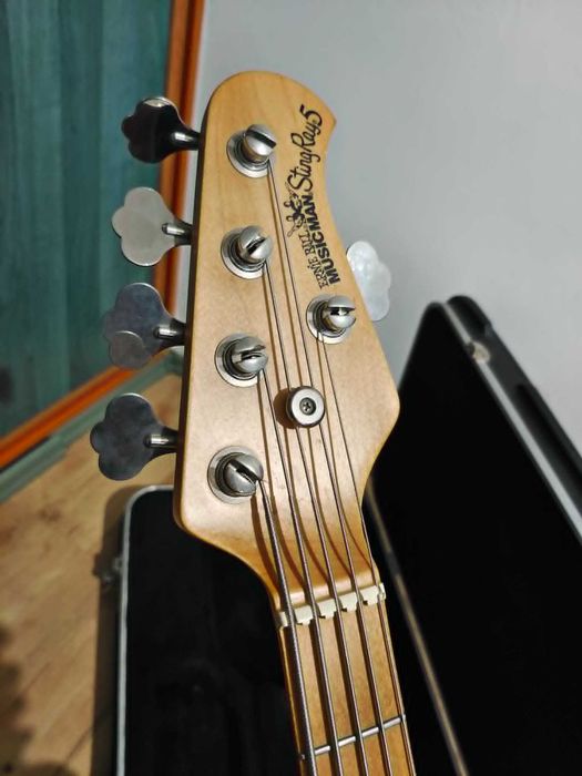 Music Man Stingray 5 strun bass piezo