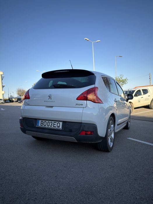 Peugeot 3008 – Automático | Híbrido Diesel | Muito Económico