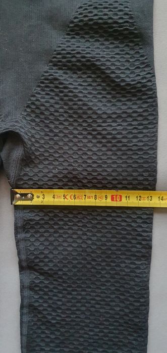 Krótkie, czarne legginsy S/M