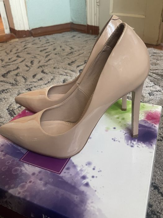 туфлі на каблуку