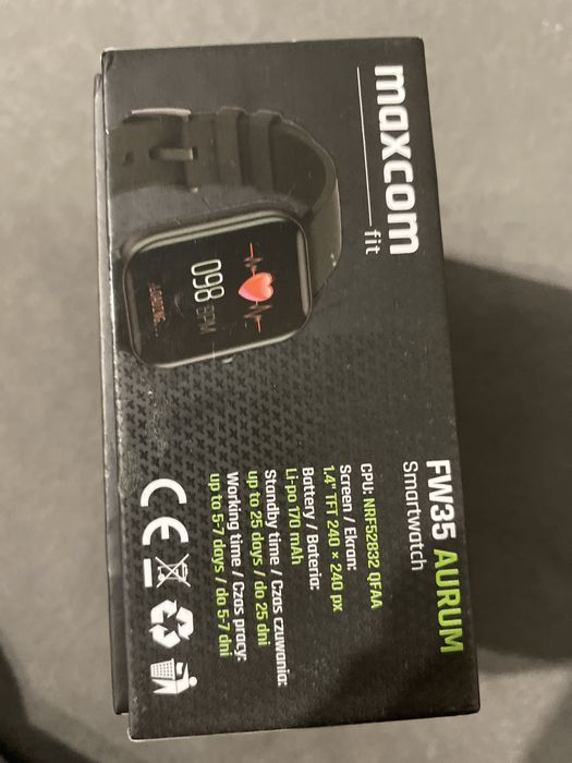 Zegarek sportowy maxcom fit FW35 Aurum z folią ochronną na ekranie.