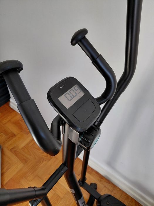 Elíptica Domyos. Pouco uso.