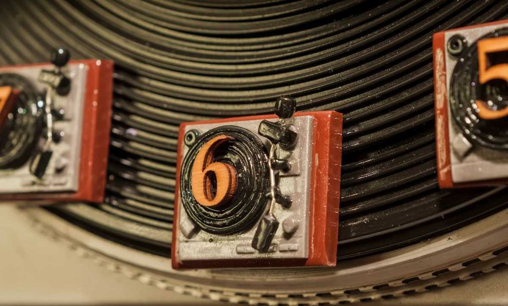 Настенные часы ручной работы "ВИНИЛ-2" продажа/обмен