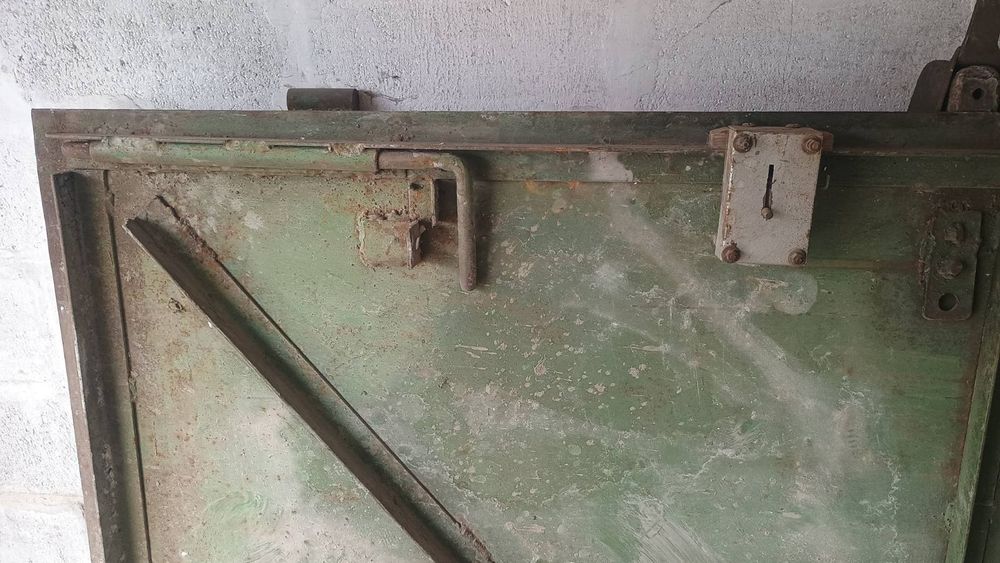 Гаражные  металлические ворота