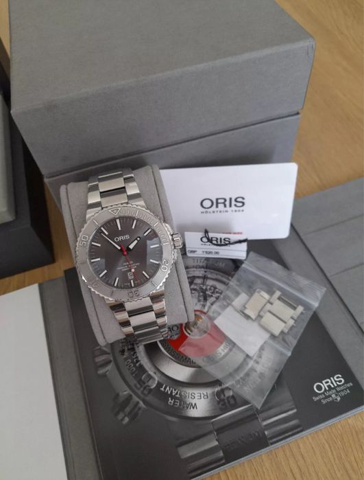 Oris Aquis Date 300 m