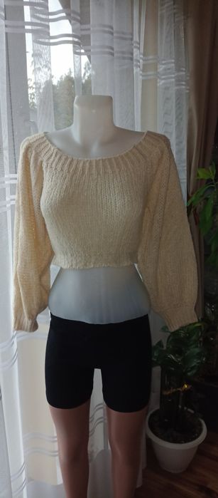 Ecru krótki swetr opuszczany na ramiona rozmiar 36 asos