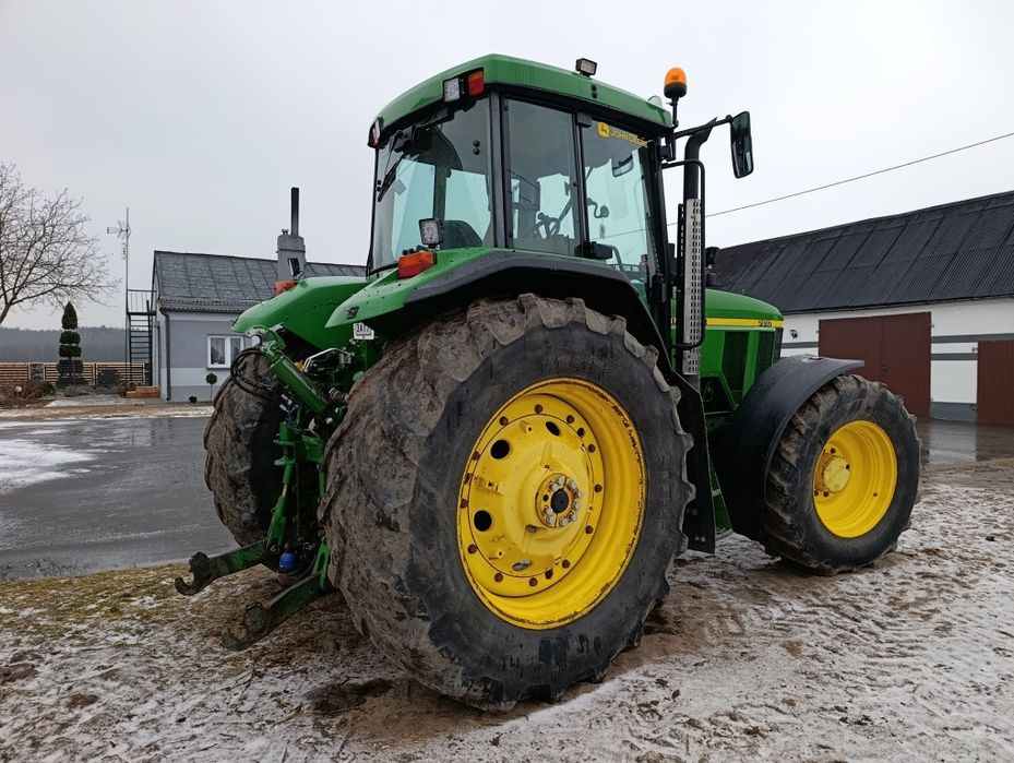 Ciągnik John Deere 7810