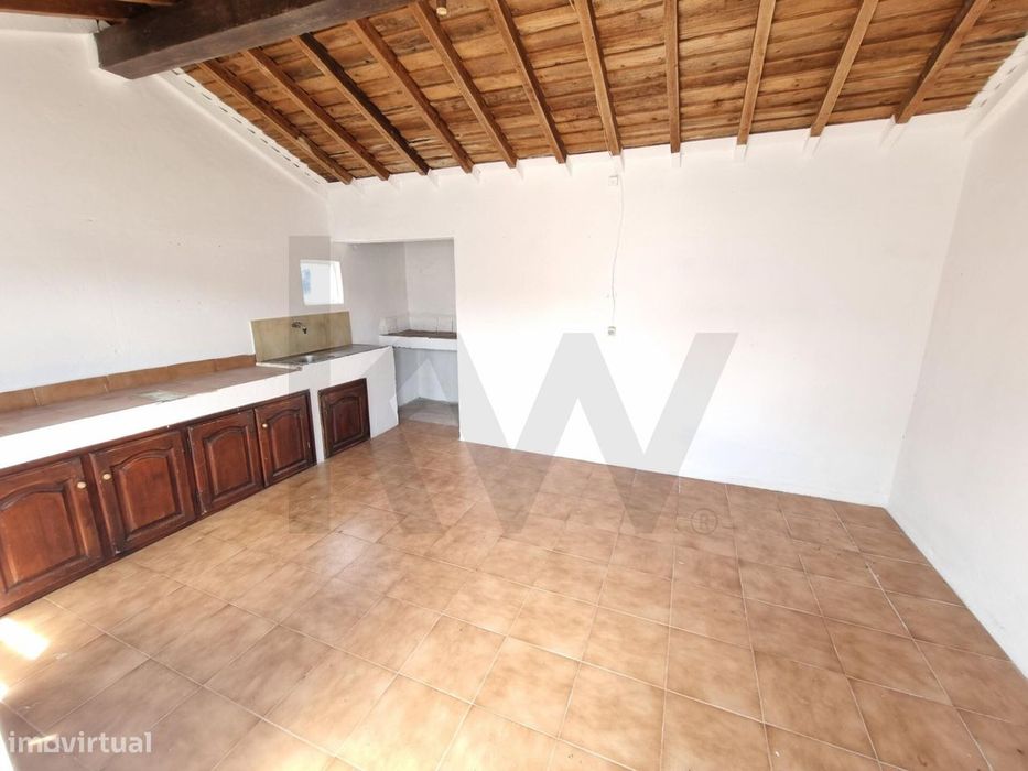 Moradia T3 + T1 Independente com Terreno em Rabo de Peixe!