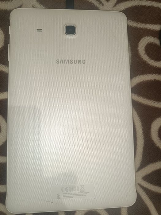 Планшет Samsung sm-t561
