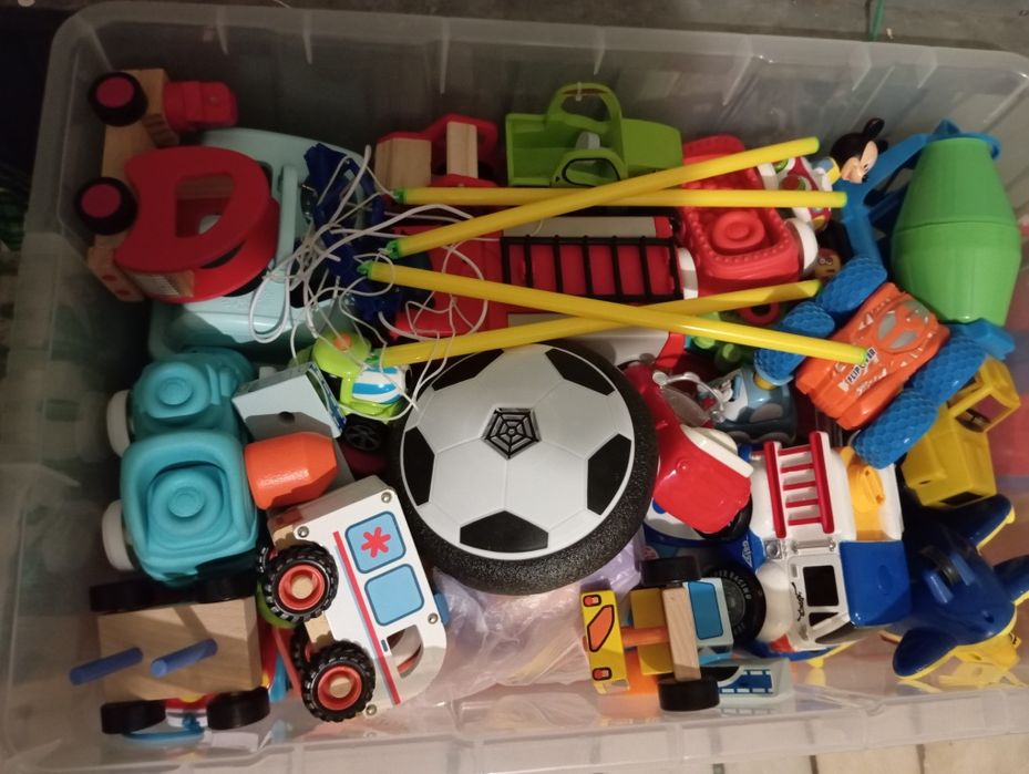 Lote de brinquedos para crianças e DVDs infantis