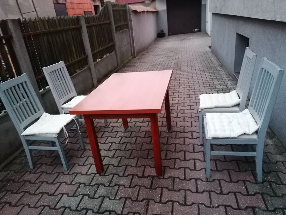 Sprzedam stół z 4 krzesłami
