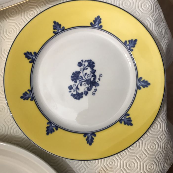 Various cheerful-patterned dishes423491863022161921