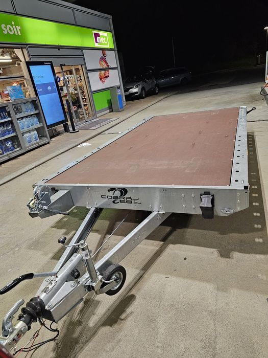 Reboque cobra como novo