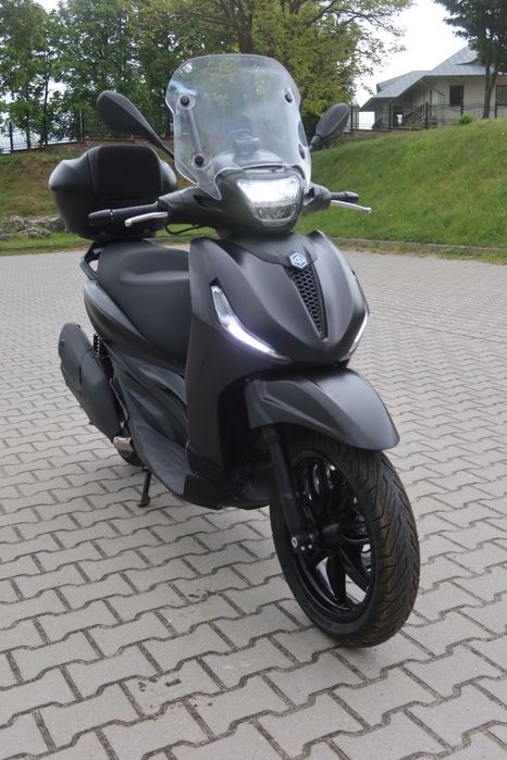 Piaggio Beverly 400 HPE 2023.11 Nero Cosmo model 2024