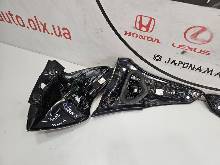 Ліхтарі фонарі задні комплект Toyota RAV 4 2015-2018 р.в. рестайлінг